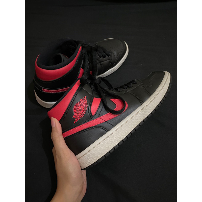 Air Jordan 1 Mid black siren red (preloved)