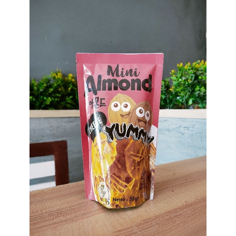 

Mini Almond Cheese, Oleh-oleh Surabaya dengan rasa yang nikmat dan harga terjangkau
