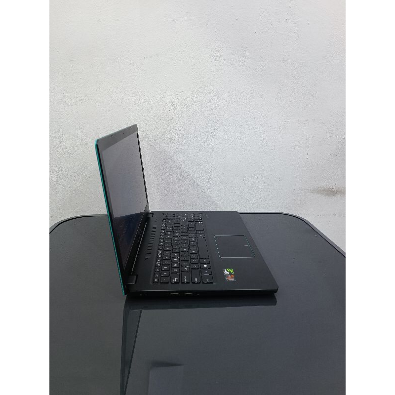 asus baby ROG F507 amd ryzen 7-2700 ram 8/256 nvidia gtx 1050