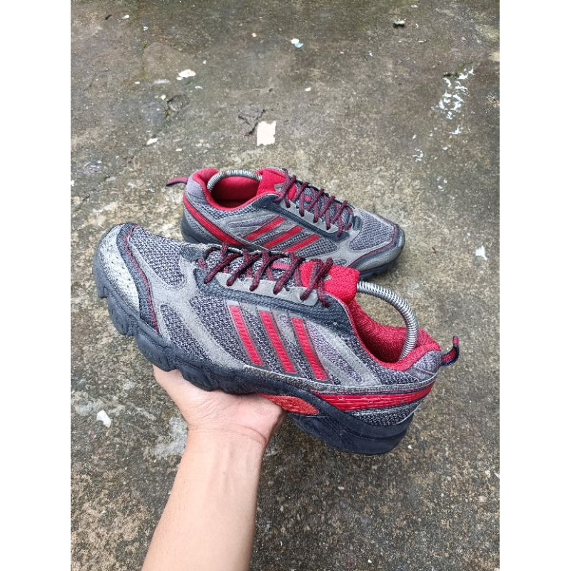 Sepatu Outdoor Adidas