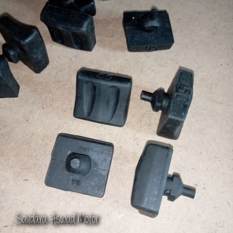 Karet Tahanan Mesin Peredam Swing Arm / Karet Bantalan Mesin Honda Beat FI Kasar