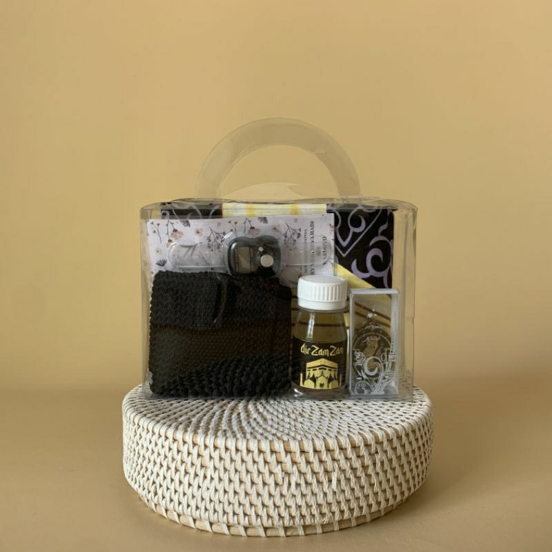 

Amira Series Oleh Oleh Haji Umroh Khitanan Siraman Hanya Satu Waqfi Store