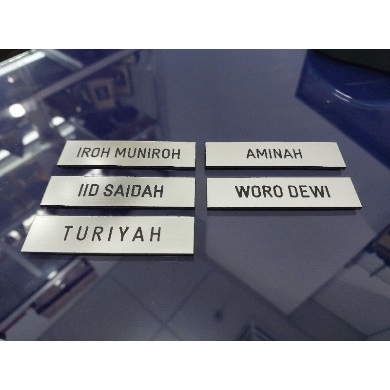 

Nametag/Papan nama dada gravir warna silver - PENITI