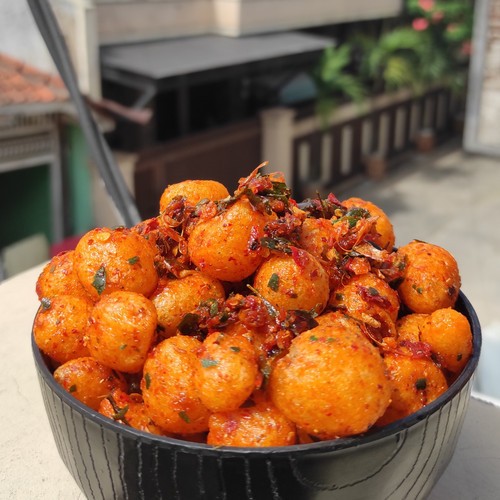 

Cimol kering original dan pedas daun jeruk