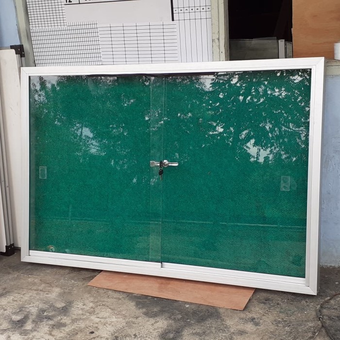 

Papan Mading Kaca 60 × 150 Cm