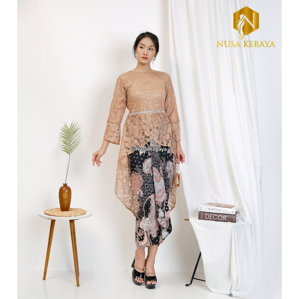 Setelan Kebaya Modern Bahan Brukat Set Rok Lilit Batik Motif Terbaru Untuk Wisuda Kondangan Pesta Tunangan Nikah Lebaran Hari Raya Natal Paskah Imlek Kartini Seni Tari Agar tampil cantik Manis Elegan dan Kasual Ready Ukuran Jumbo ( Syahrini ) Nusa Kebaya