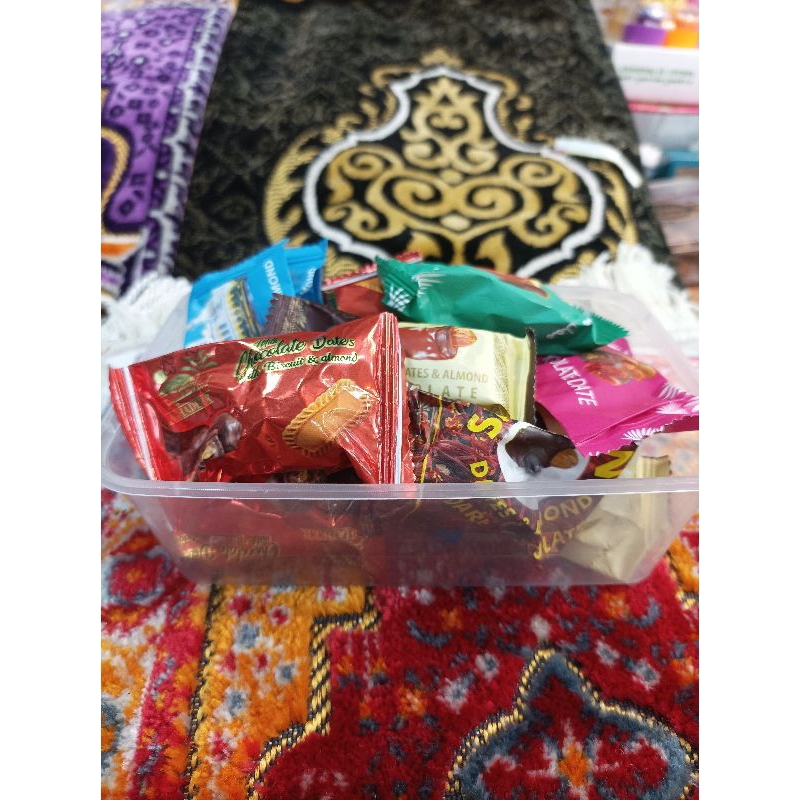 

coklat kurma isi kacang almond