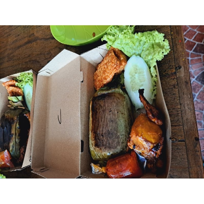 

NASI BAKAR ISI CUMI/AYAM DLL.LAUK AYAM+TEMPE MIN ORDER 30BOX