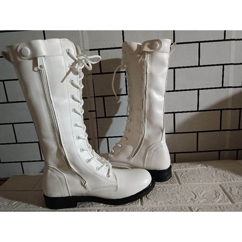 Sepatu mayoret putih pin gold