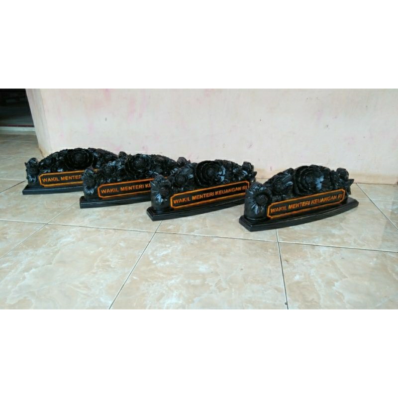 

papan nama menteri motif
