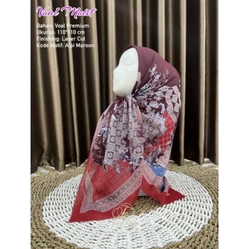 HIJAB SEGIEMPAT VOAL MOTIF ALPI MAROON