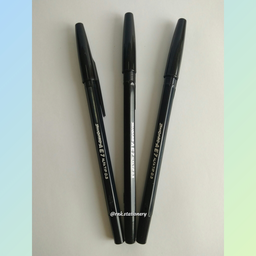 

PULPEN STANDARD AE7 BLACK PEN BUKA TUTUP - HITAM