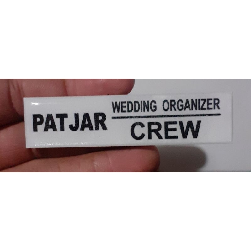 

beground putih nametag peniti pake logo akrilik resin bening