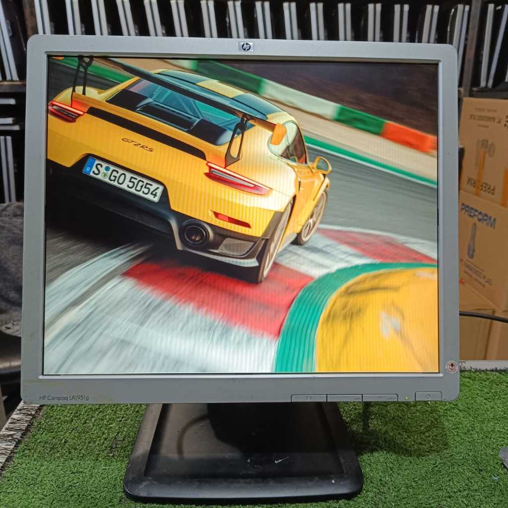 Monitor 19 Inch kotak HP / Philips Mulus