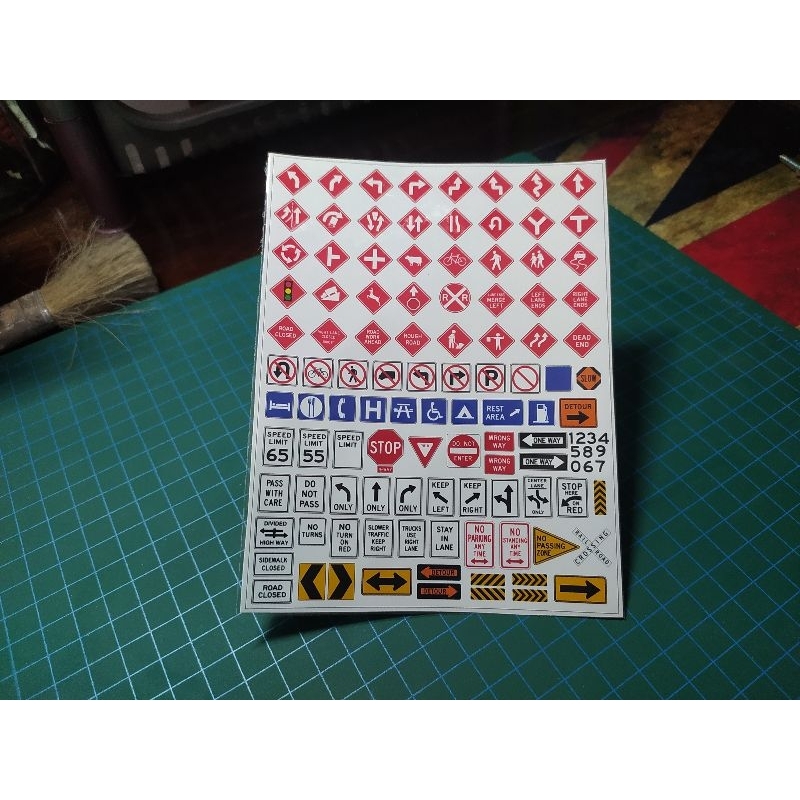 Sticker Hotwheels Diorama Garasi Parkiran Hotwheels Model Road Sign Merah