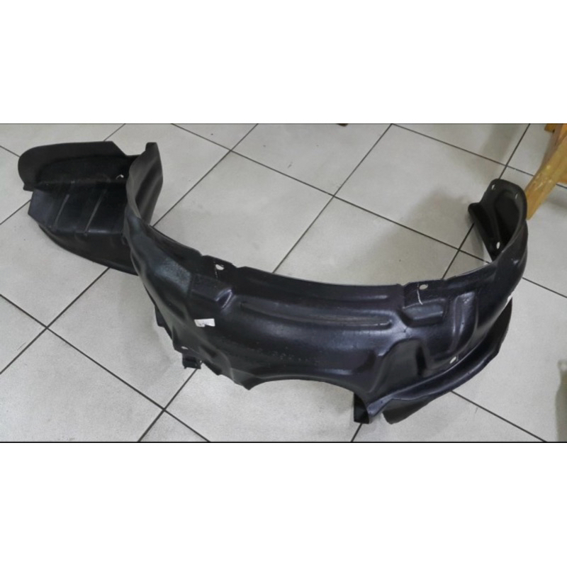 Liner fender depan soluna sebelah kanan original