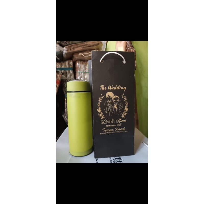 

Paperbag botol hitam sablon gold|Paperbag Costum Wedding