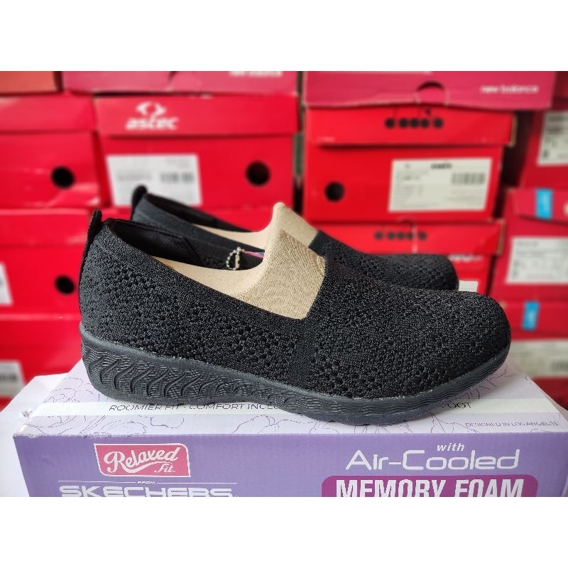 SEPATU SKECHERS RELAXED FIT MONO BLACK