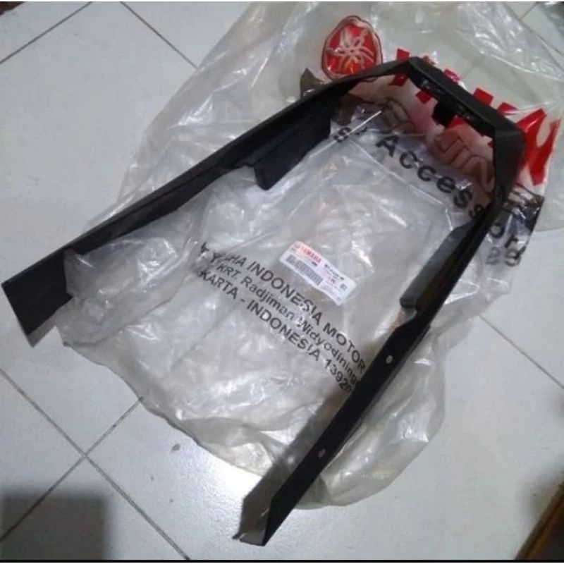 COVER SAMBUNGAN BODY BELAKANG YAMAHA AEROX 125 ORIGINAL