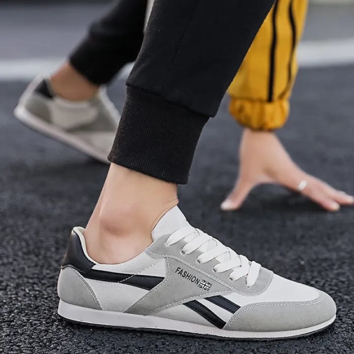 Sepatu Sneakers Keren Pria Dewasa Import  Terlaris 2023