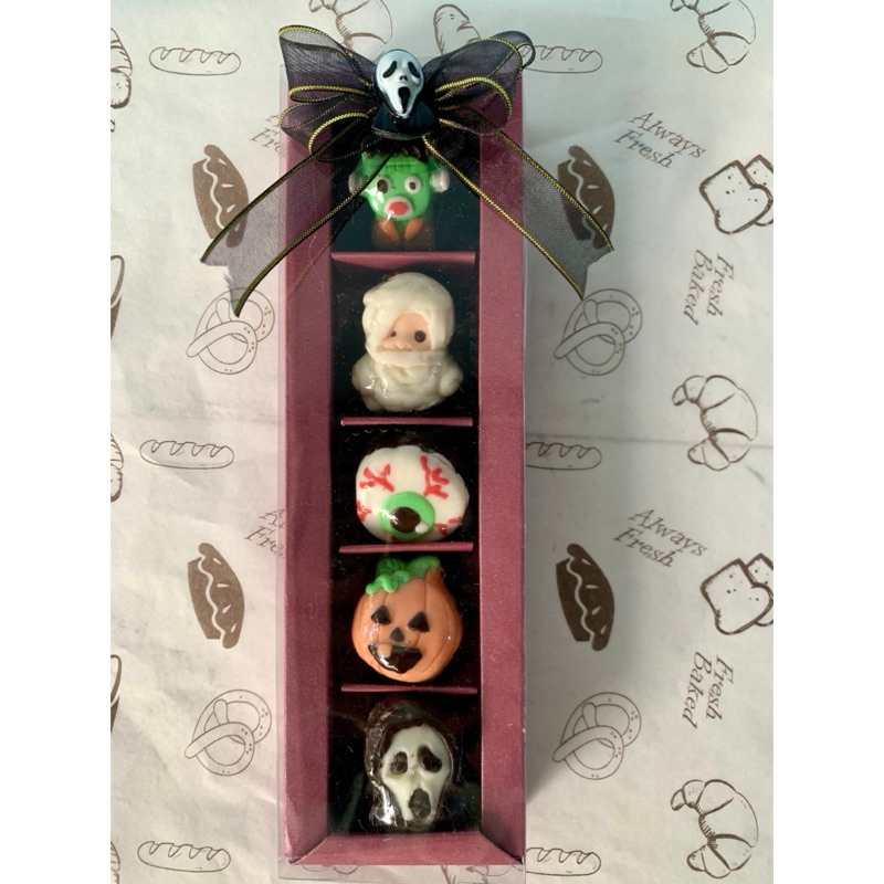 

hampers cokelat karakter halloween isi 5
