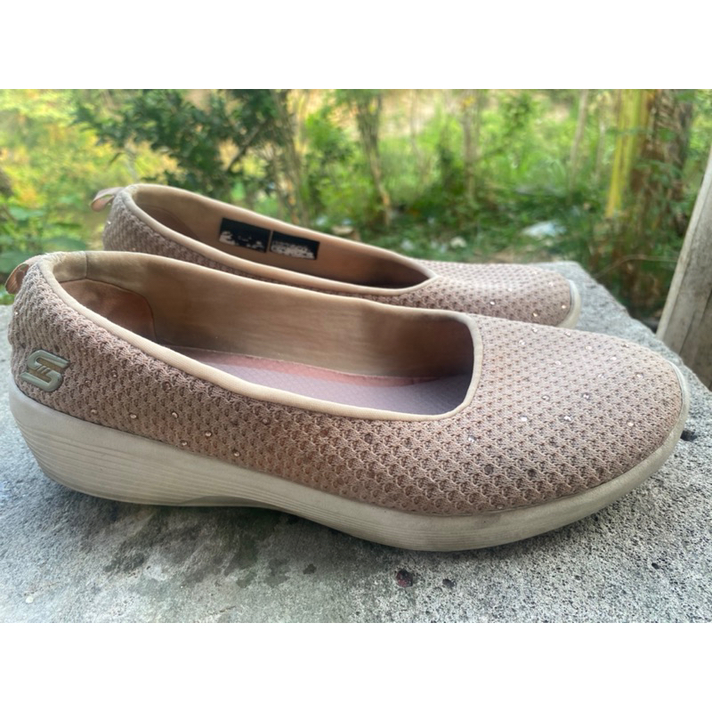 Sepatu Skechers wanita size 39 warna baby pink