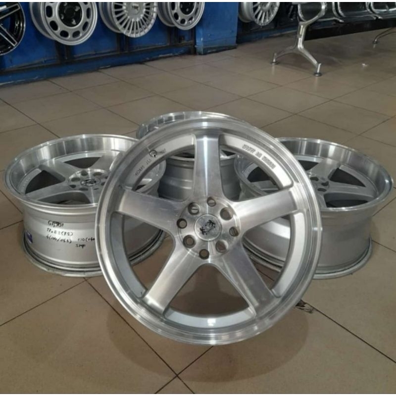 Velg Mobil Bekas Ring 17 Pcd 8x100/114 JF Luxury Jazz Avanza Kijang