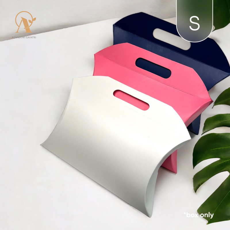 

Ashadewi Gayatri – Pillow Box Handle / Pink – Blue – White / Small/ kotak kado