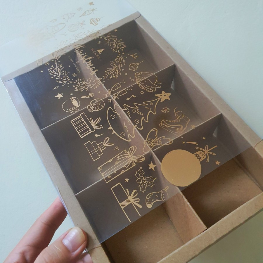 

Dus Mika Natal Sekat 6 uk. 7.5x7.5x4.5 cm " COKLAT " Dus Kue Bolu Mini Eggtart Serbaguna Box Premium (5pcs)