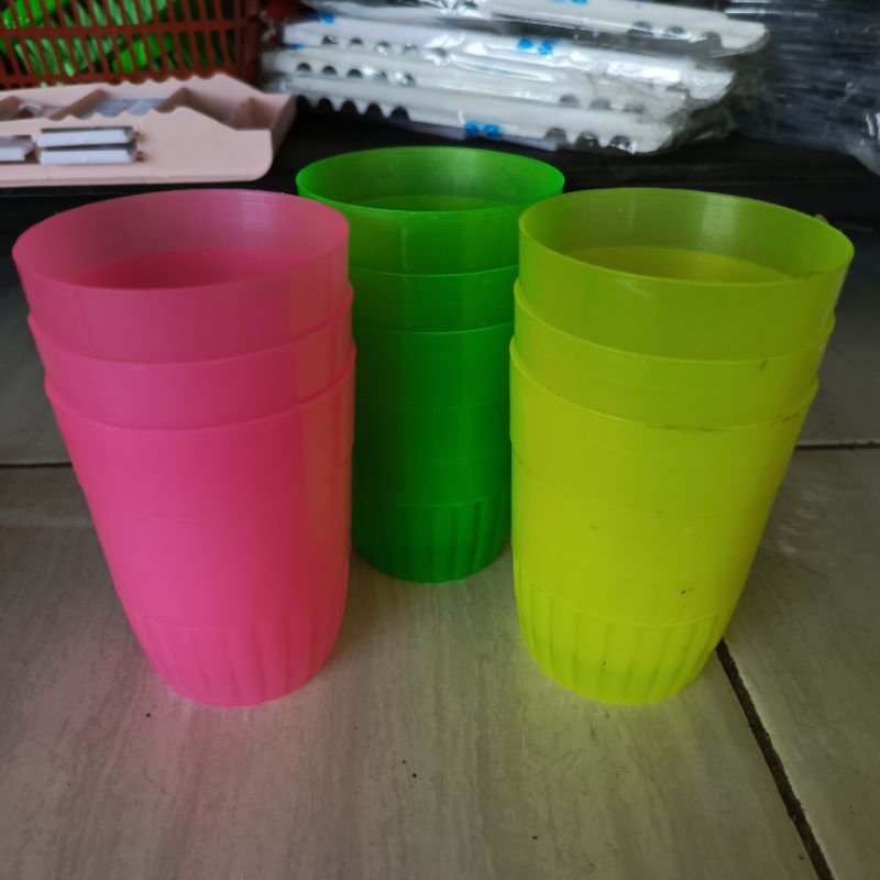 Gelas Plastik Warna Warni