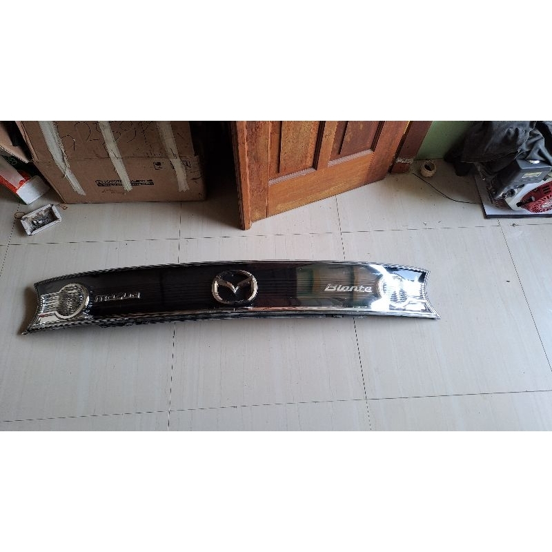 reflektor lampu bagasi mazda BIANTE