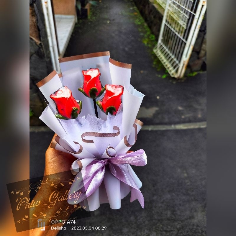 

Buket Coklat Karakter Coklat Bunga Mawar Valentine Rose Chocolatte bouquet