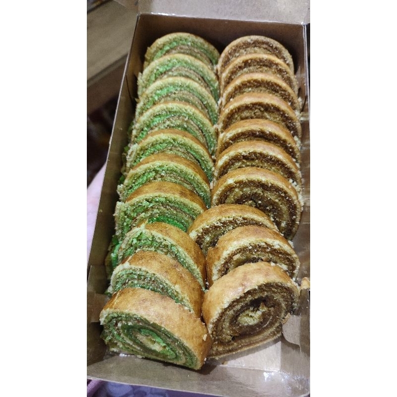 

LAPIS LEGIT 1 BOX ISI 20 PCS / KHUSUS KIRIM INSTAN / MIX RASA PANDAN DAN COKLAT / JAJANAN PASAR / KUE BASAH