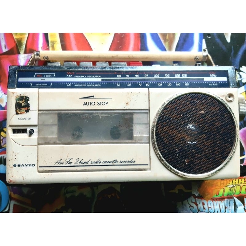 Vintage tape radio Sanyo jadul