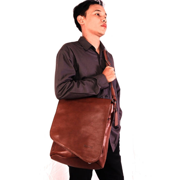 Leather Sling Bag I Tas Selempang Kulit Pria BUCINI Mantub
