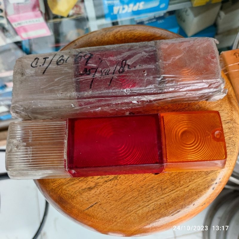 mika stoplamp datsun 520 521 j13 pickup lampu rem stop sein sen datsun 520 521 tail lamp backlamp