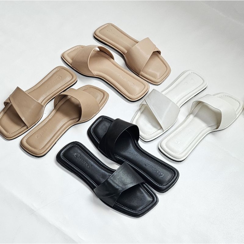 Aghisnaofficial Ilona Sandal Teplek Flat Wanita Terbaru Simple Elegan Empuk