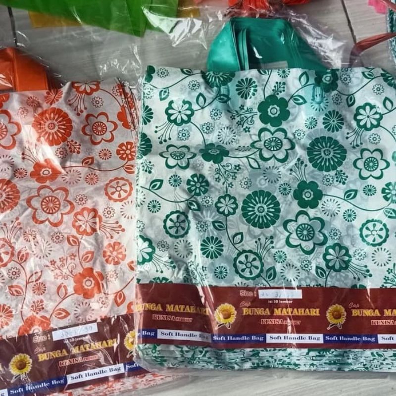 

BANYAK DISKON!!! Tas Centel Motif Bunga Ukuran 30 x 32 isi 50 pcs / Kantong Plastik Soft handle Motif / Softhandle Motif