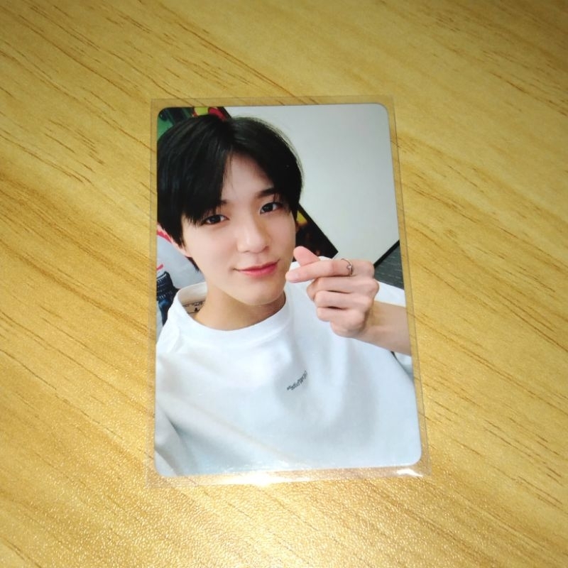 Jeno Yizhiyu Yzy Hot Sauce Love Sign [BACA DESKRIPSI]