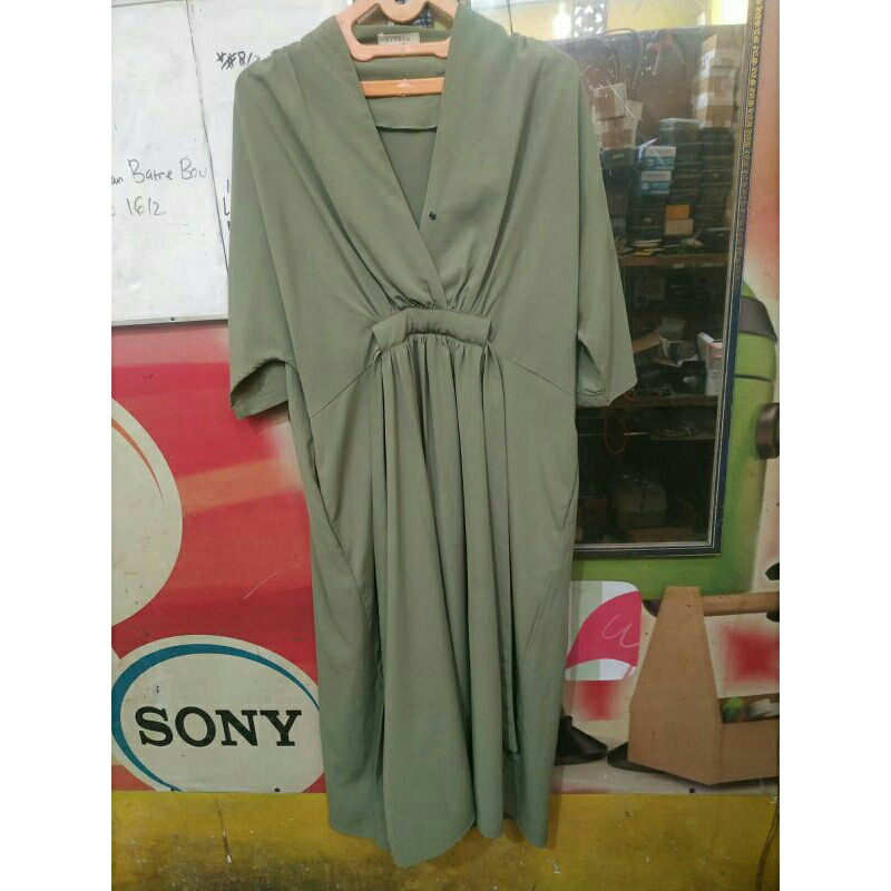 Preloved dress Claryn The Label warna sage green