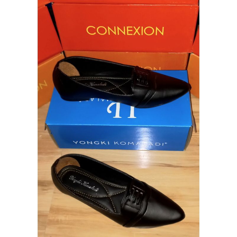 sepatu flat wanita / flat shoes / sepatu wanita yongki komaladi