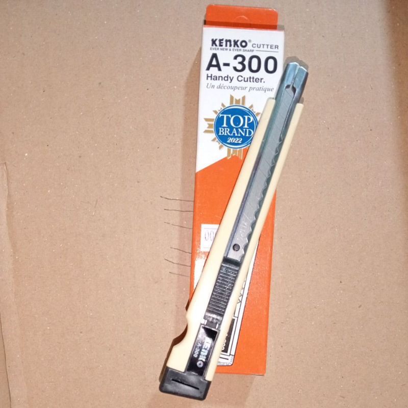 

Pisau Cutter A-300 Kenko