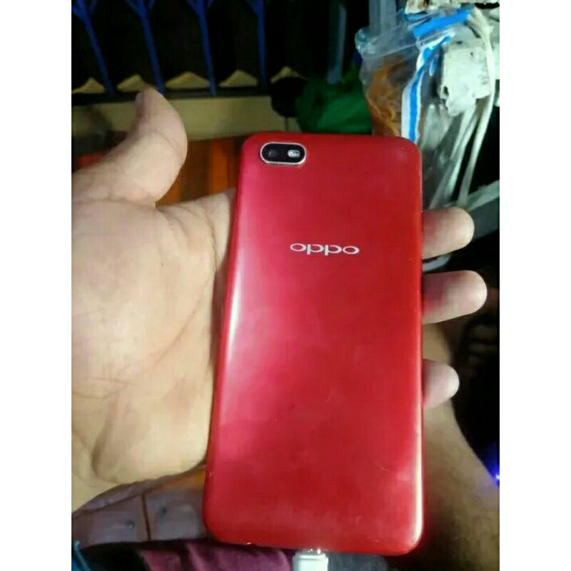 mesin hp oppo a1k masin  kondisi mati jual gembling jual apa ada ya bonus casing yang ada di foto