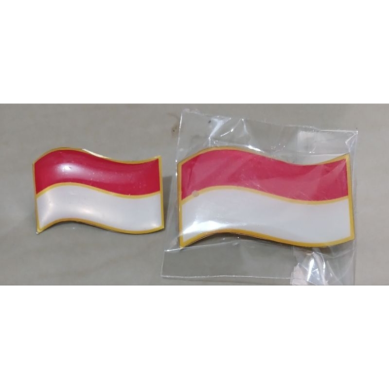 PIN BENDERA MERAH PUTIH BERKIBAR