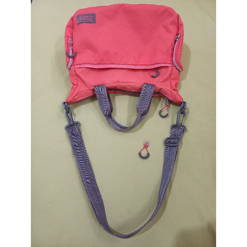 tas selempang dan top handle bag, warna orange brand k-swiss. bahan nilon tebal, banyak kantong, ada