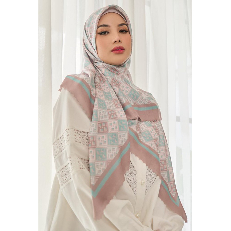 IVAN GUNAWAN PRIVE - Mermerize Scarf warna mauve Hijab Segi Empat