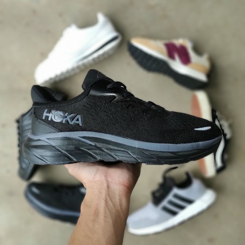 hoka one one clifton 8 black