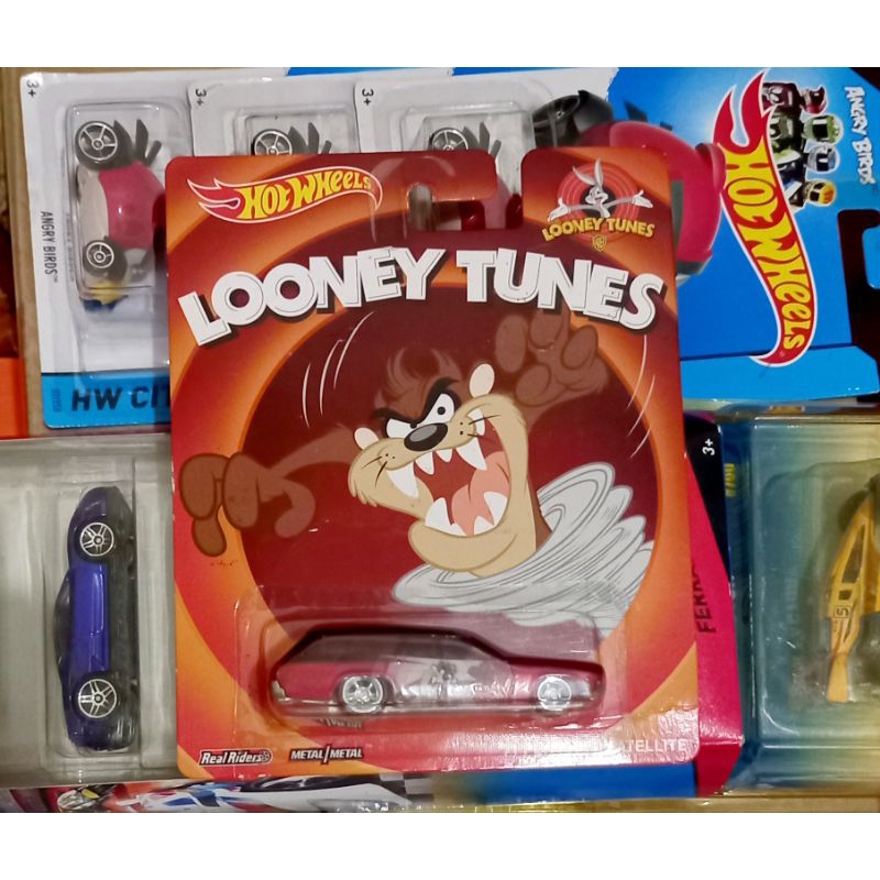 [BISA NEGO] Hot Wheels Looney Tunes / 40 Ford / Customized C3500 / 71 Plymouth Satellite / Mobil Die