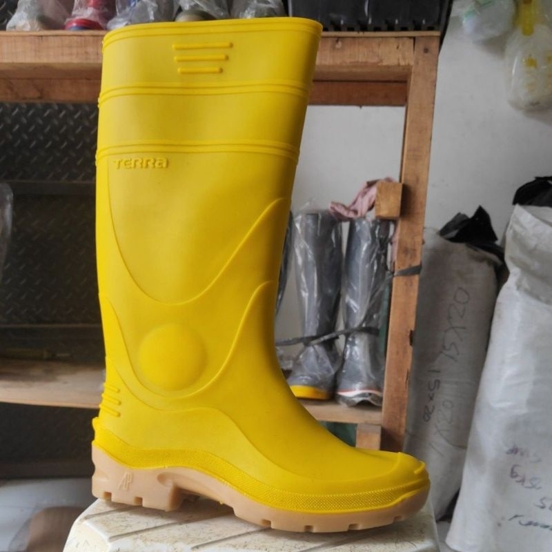 Sepatu AP BOOTS tera kuning