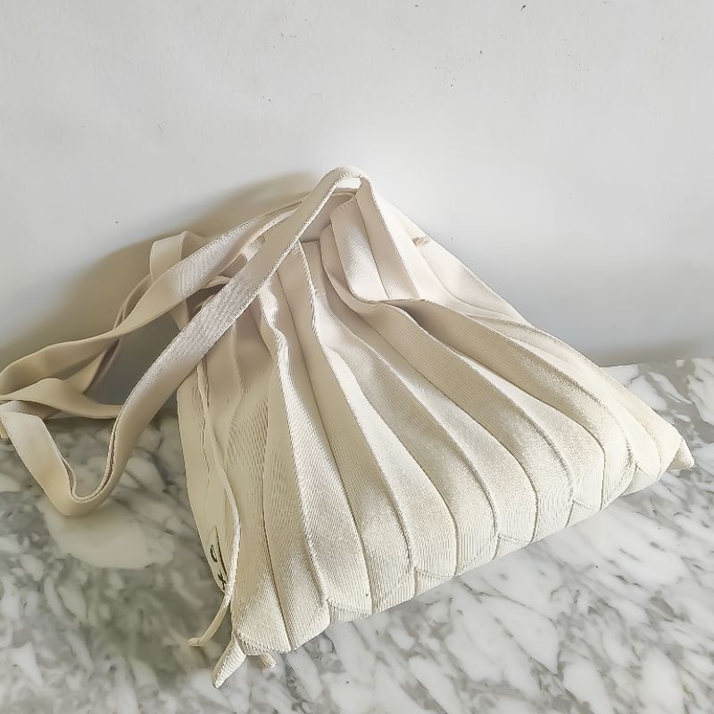 LUCKY PLEATS KNIT M VANILLA - Joseph and Stacey Tote Bag Preloved